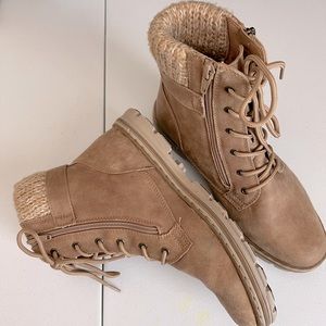 Cliffs by White Mountain Kelsie Lace Up Hiking BootsSz 81/2